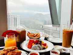 靠窗位-君悦酒店·大堂酒吧·高空下午茶·暮色微醺