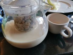 玫瑰奶茶-OLD TREE老树咖啡·西餐厅(台山人工湖店)