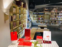 -钟书阁(珍园店)