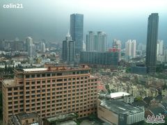 从房间另外一个窗看出去是延安饭店-上海璞麗酒店