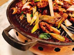 铁板炙烤坝上羊肉羊肉-那家小馆•北京菜•烤鸭(香山店)