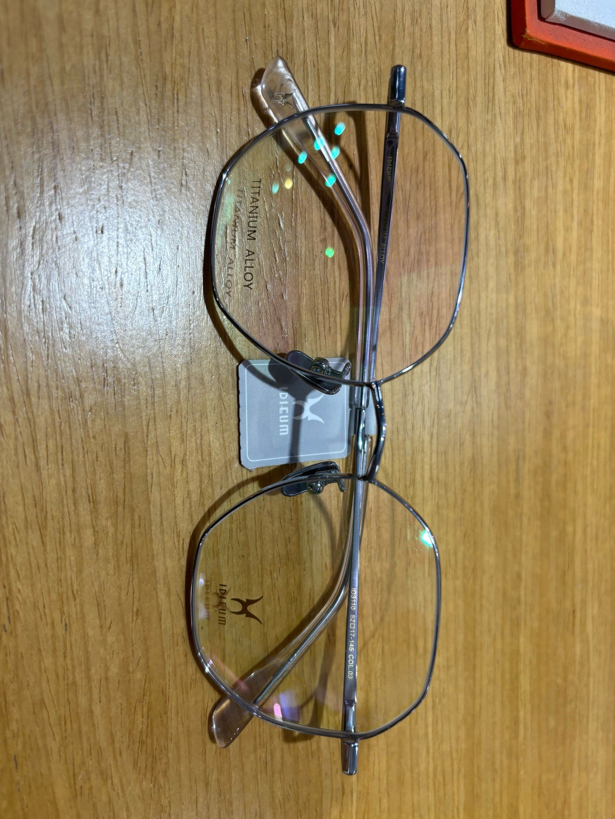 经典银色金属框
