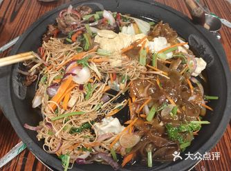 我们点的白米饭，主动提出给我们免费加工成葱油炒饭