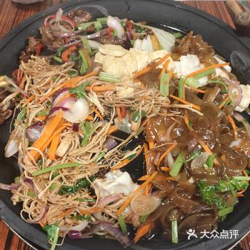 我们点的白米饭，主动提出给我们免费加工成葱油炒饭