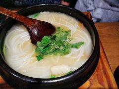 蒙自过桥米线-麦麦山云南菜(复地活力城店)