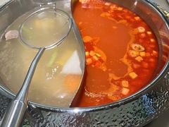 日光番茄牛骨鸳鸯锅底-左庭右院鲜牛肉火锅(浦江欢乐颂店)