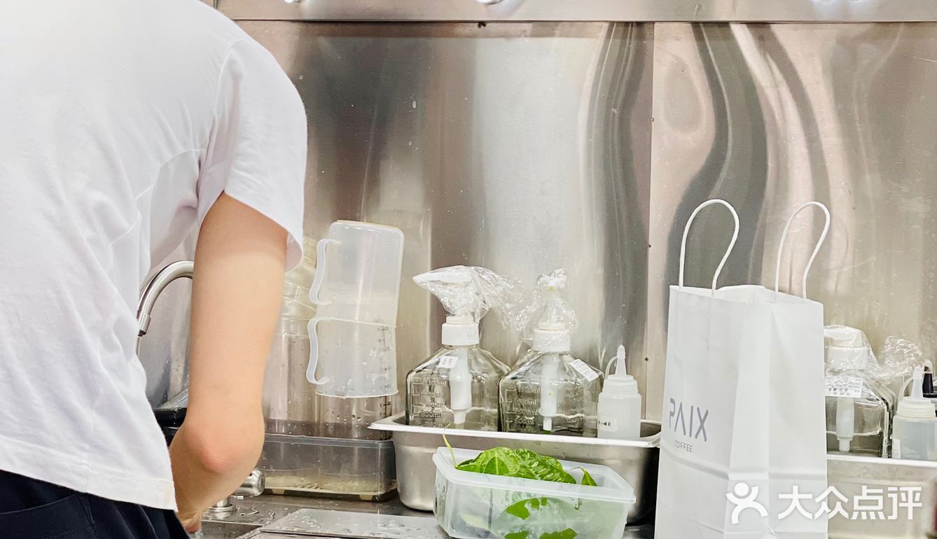 海心桥边的小银车☕️看着小蛮腰吹江风drink咖啡