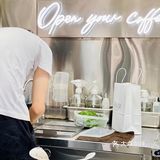 海心桥边的小银车☕️看着小蛮腰吹江风drink咖啡