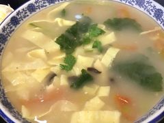 山东酸辣汤-老码头黑皮肘子锅包肉(文政街店)