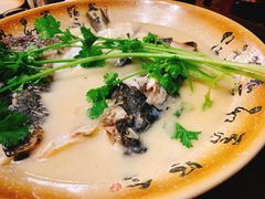 砂锅鱼头-75幢私房菜馆
