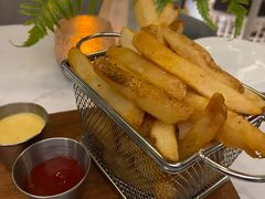 -Oasis Bar & Grill