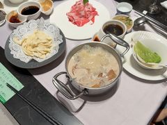-红鼎豆捞·非遗鲍皇汤火锅(宝丰路店)