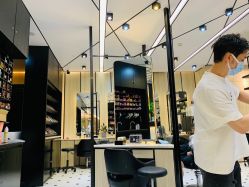 -HAIR CORNER