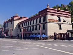 -塔尔寺游客服务中心