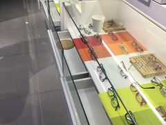 -提一眼镜·蔡司·依视路(小寨店)
