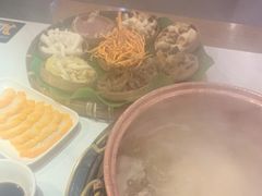 -菌海森林·非遗野生菌火锅(西山区滇池路摩根道店)