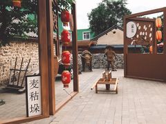 -百里峡七彩艺术小镇