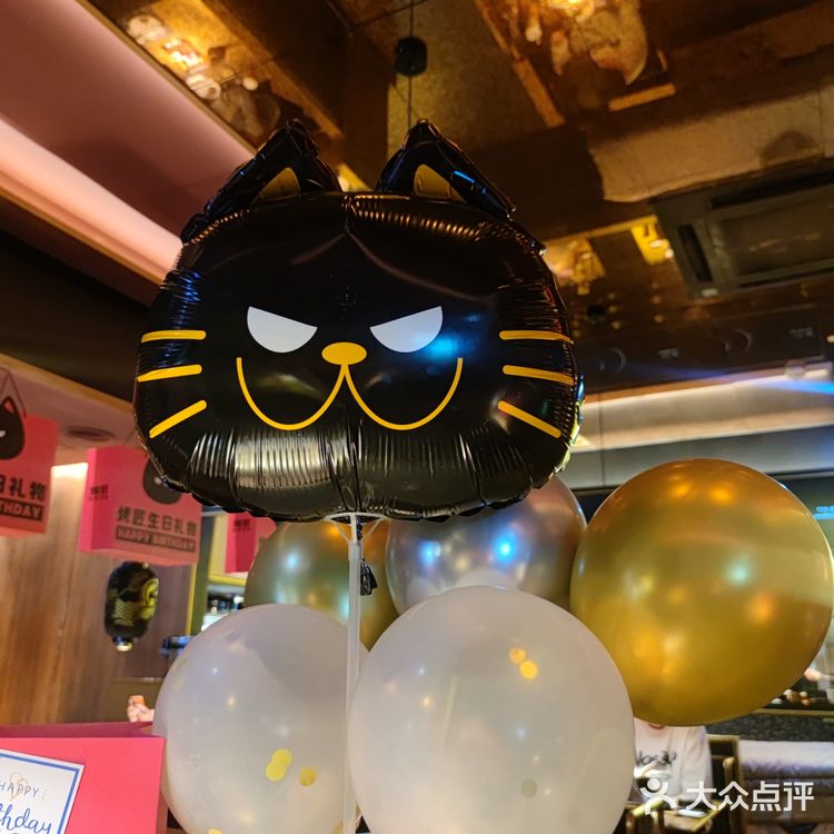 蛋糕、鲜花、礼包…什么店这么会过生日！
