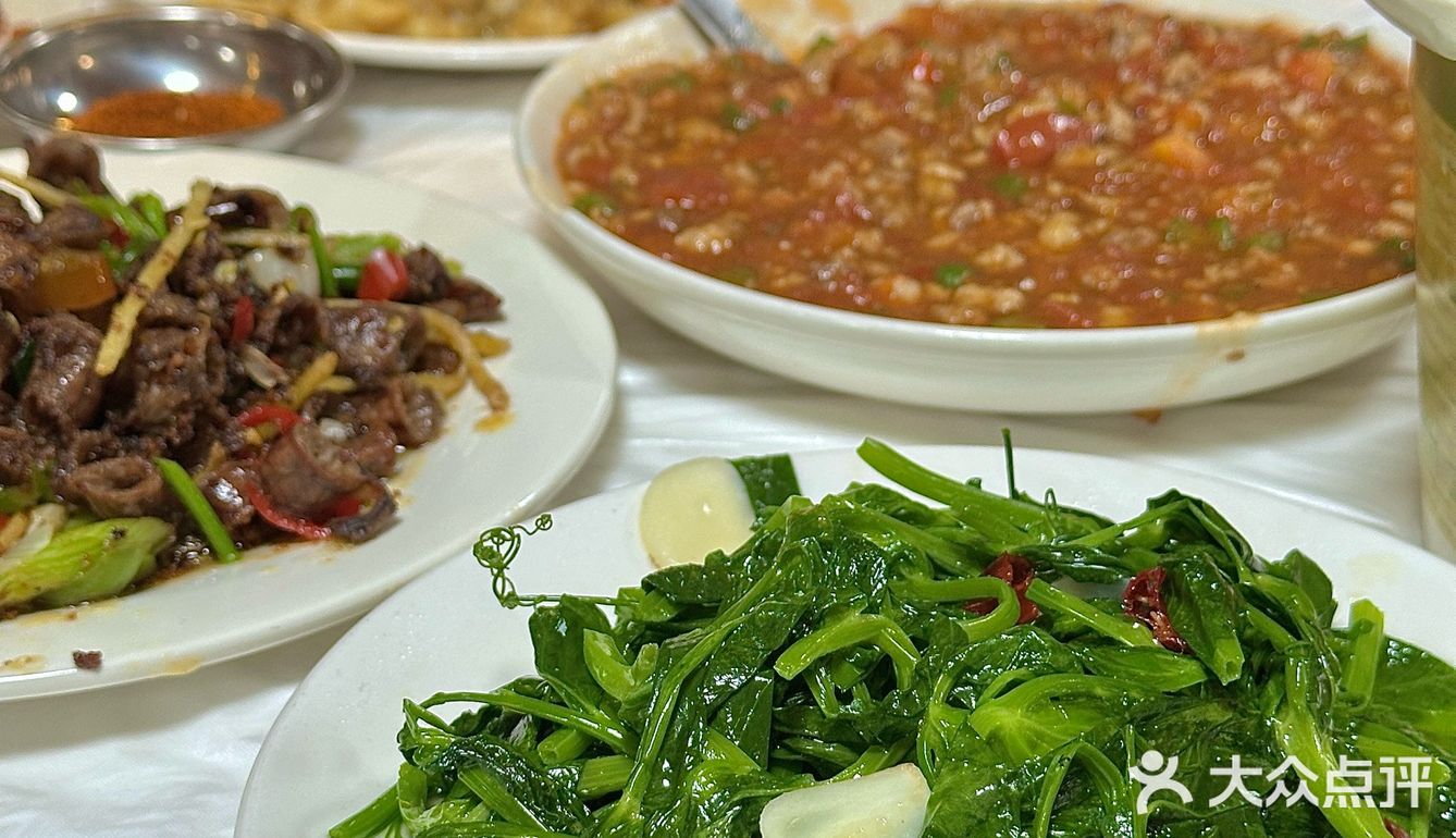 丽江土著带路！这家饭店让我连干三碗饭！