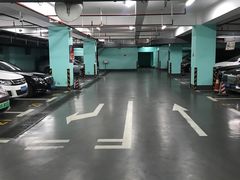 -奥特莱斯停车场