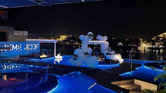 reme roof-"这家是有朋友推荐所以早早就找好了地方,预.