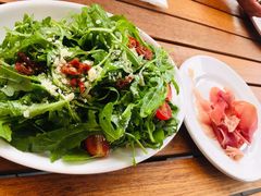 培根芝麻菜沙拉-城市大道红炉披萨烘焙坊