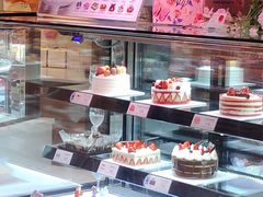 面包甜点陈列柜-巴黎贝甜(龙之梦购物中心虹口店)