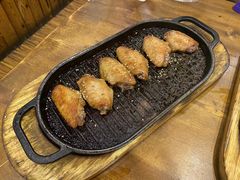 料理烤焦香翅中-老东镇啤酒屋海鲜加工·蒸汽海鲜·海鲜烧烤(台东店)