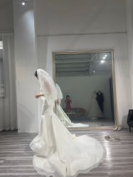 -Lady  Jane高端婚纱礼服馆