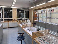 -无奔眼镜·蔡司·依视路授权店(朝阳大悦城店)