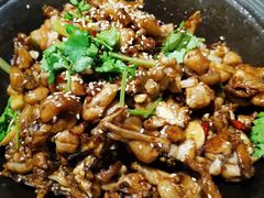 泥炉碳锅牛蛙-西街夜油条·麻团包乌饭