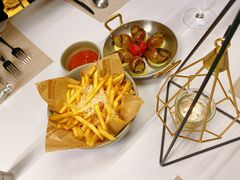 帕玛芝士薯条配自制番茄酱-93Club·法餐厅