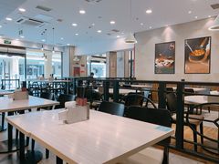 大堂-康师傅私房牛肉面(马泉营奥莱店)