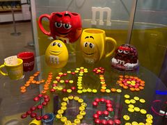 -m豆巧克力世界(上海世茂广场店)