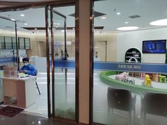 -瑞尔齿科(南京东路名人诊所)