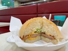 猪扒包-旺角宝港式茶餐厅(寮步店)