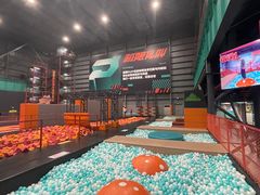 -极限PLAY运动娱乐新世界·团建派对潮玩休闲馆·室内蹦极高空游乐园