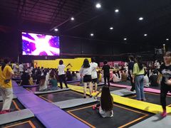 -嘿哟动霸CHUA·新潮玩运动娱乐中心·蹦床滑冰团建乐园