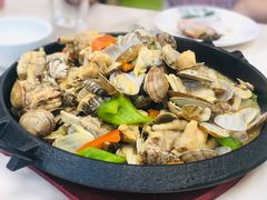 铁锅蛤蜊鸡-富临港·蒸汽海鲜·手抓海鲜·炒菜(栈桥店)