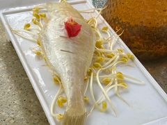 -茅草房·河畔园林火锅