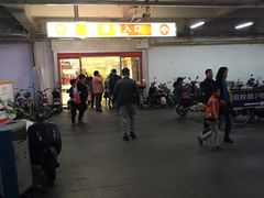 -大润发杨浦店-停车场