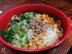 -爆炸头阿姨小四川正宗川味小吃(无任何分店)