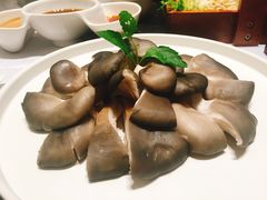 -红鼎豆捞·非遗鲍皇汤火锅(宝丰路店)