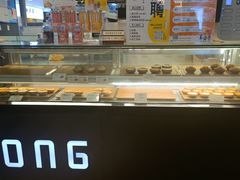 面包甜点陈列柜-芳叔(东方宝泰店)