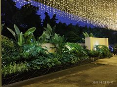 -茅草房·河畔园林火锅