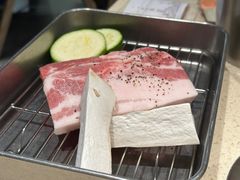 厚切五花肉肉-Ant 蚂蚁洞烤肉·大营地(上海静安大悦城店)