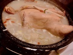 参鸡汤-百年石锅饭·朝鲜族传统民餐