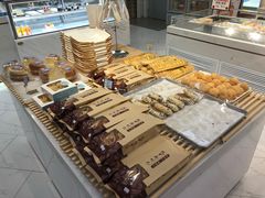 面包甜点陈列柜-丽莎蓓甜CAKE生日蛋糕·动物奶油(石家庄店)