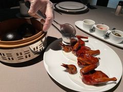 脆皮乳鸽-荣轩(新荣记环球金融中心店)