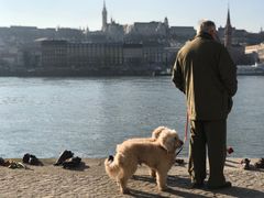 -多瑙河畔鞋履雕塑